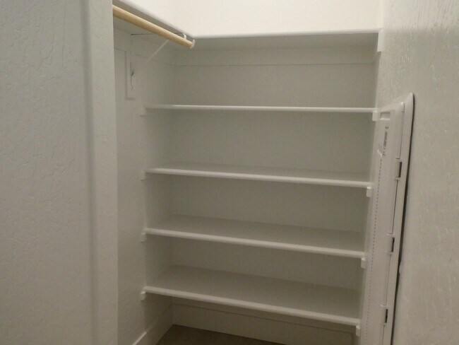 Building Photo - 2725 E Teaberry Dr