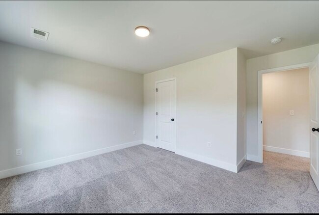 Building Photo - 7 Limox Ln