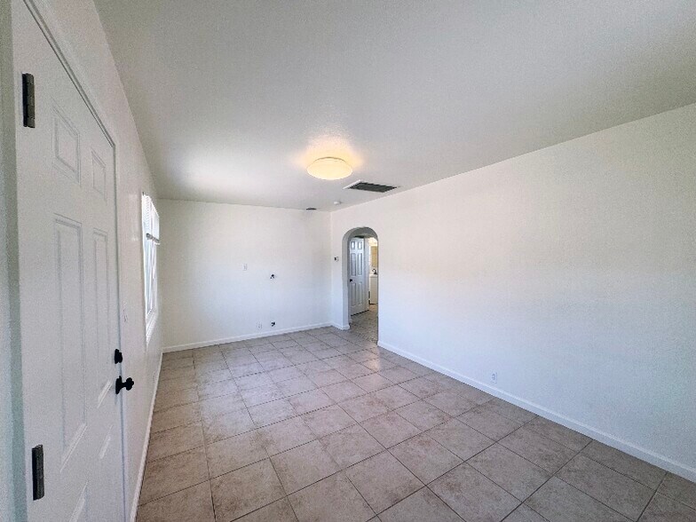 Building Photo - 1211 N Richey Blvd
