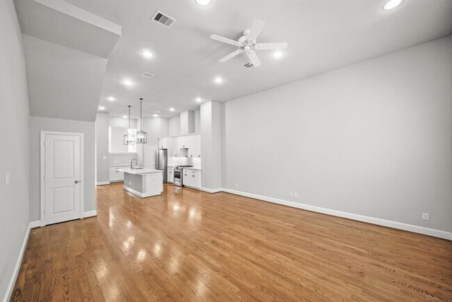 Building Photo - 611 W 24th St