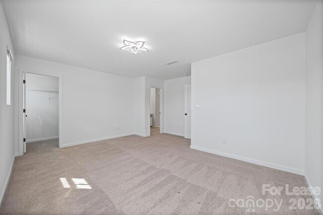 Building Photo - 512 Station St