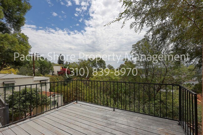 Building Photo - 2716 Medlow Ave