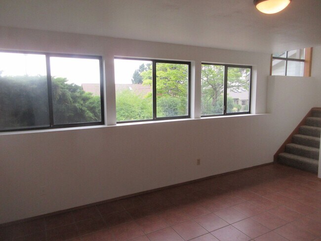 Building Photo - 3bd/2ba Renton Home