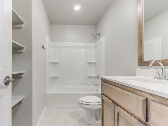 Building Photo - 617 Kaeden Pl
