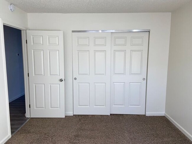 Building Photo - Reno Duplex - Garage, Dishwasher, Washer/Dryer, Central A/C