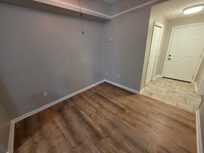 Building Photo - 2801 Chancellorsville Dr