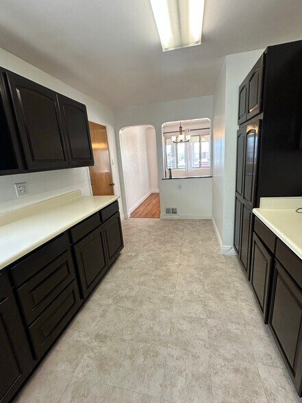 Building Photo - 1124 Indiana St SE