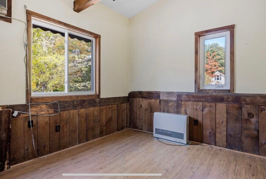 Small bedroom with balcony - 142 NH Route 25