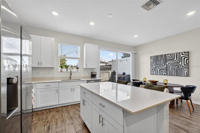 Building Photo - 1325 Stockwell Ave