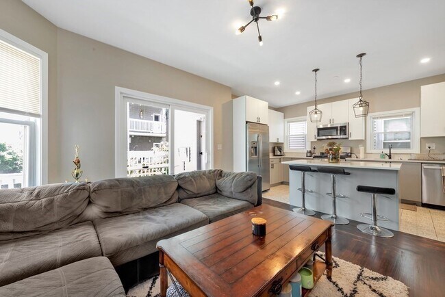 Building Photo - 775 Columbia Rd