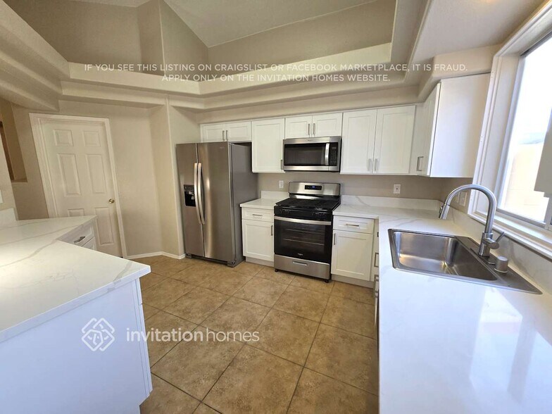 Building Photo - 8108 Divernon Ave