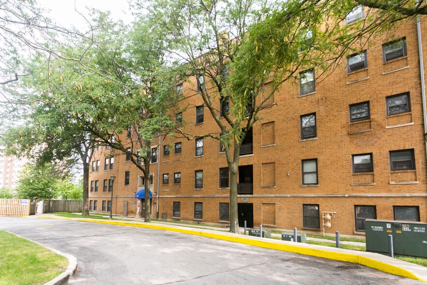 Lakeside Grant Manor Apartments 74257427 S South Shore Dr Chicago IL