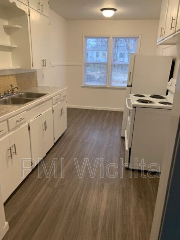 Building Photo - 2328 S Broadview St