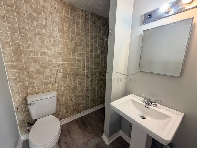 Building Photo - 3 Bedroom, 1.5 Bathroom Home with Bonus Room for Rent in Lake Charles