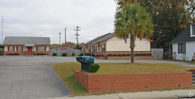 Building Photo - Chestnut Knoll Apartments