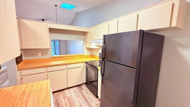 Building Photo - 7909 Richwood Dr