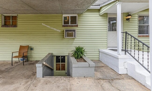 Building Photo - 536 Lansvale St