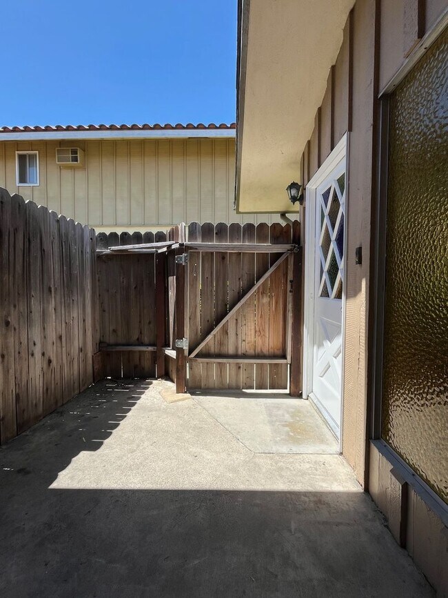 Building Photo - 3811 Green Ave