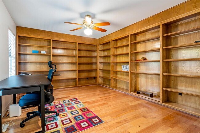 Building Photo - 10903 Chateau Hill