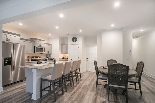 Building Photo - 3337 Alta Ln