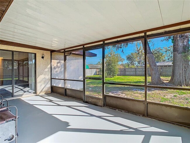 Building Photo - 7801 Rolling Grove Dr W