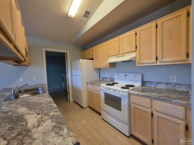 Building Photo - 2111 Karlburg Dr