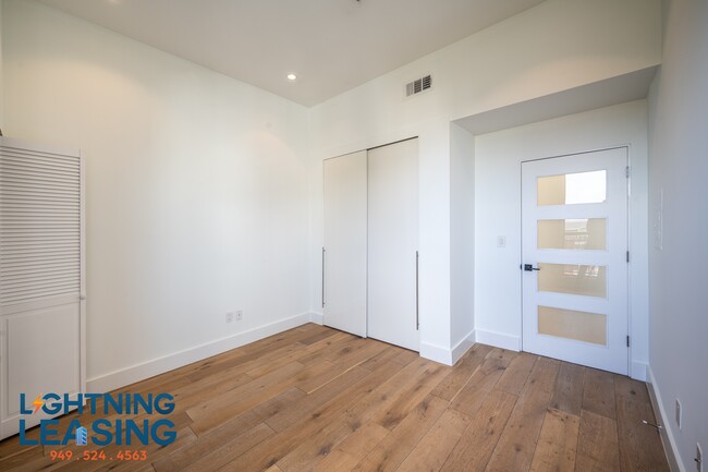 Building Photo - 8811 Burton Way