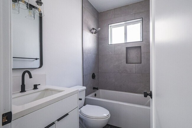 Building Photo - NEW CONSTRUCTION LUXURY 4 BED TOWNHOMES WITH ROOF DECKS