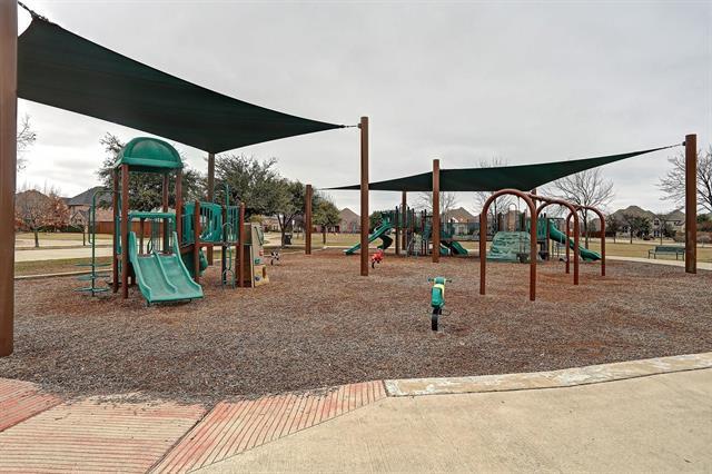 Building Photo - 2440 Deerwood Dr