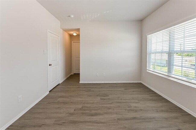 Building Photo - 8802 Doris Oaks Cir