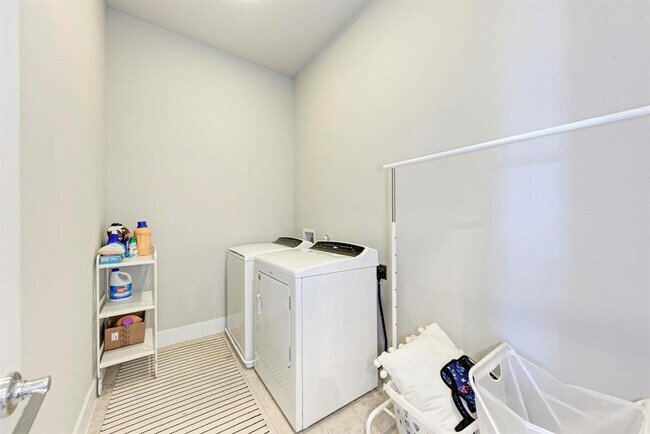 Building Photo - 3108 E 51st St