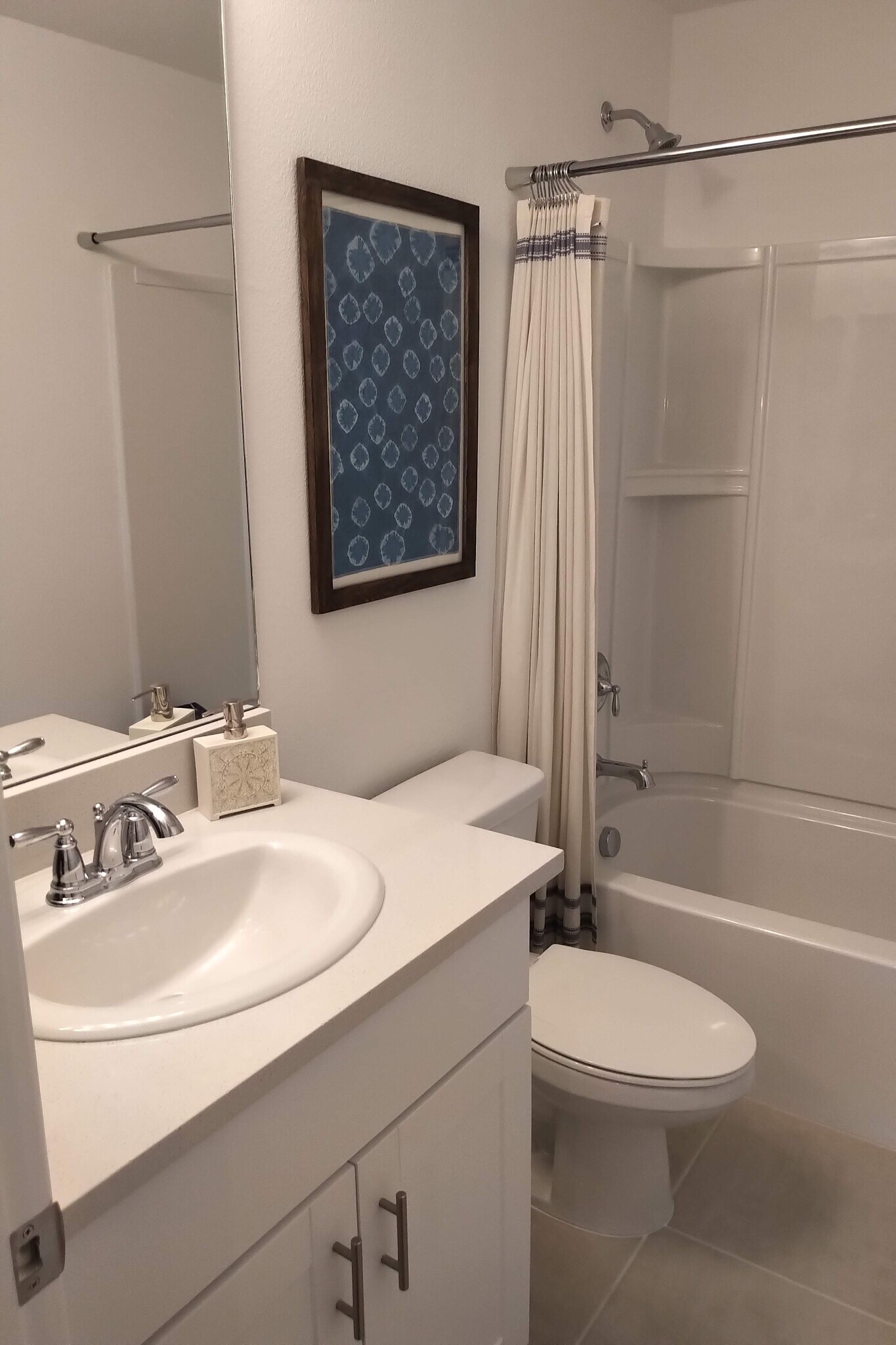 2nd Bedroom Bath - 6111 Fairmont Ln