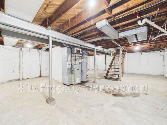Building Photo - 6000 Longview Rd