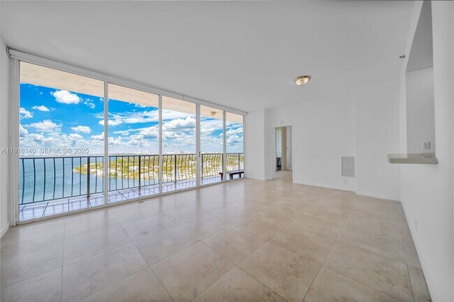 Building Photo - 7601 E Treasure Dr