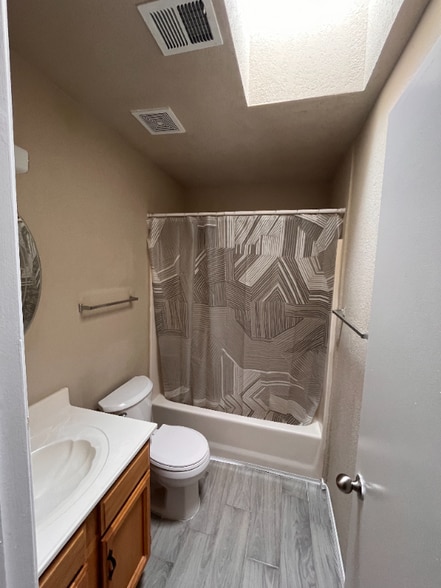 Building Photo - 2365 Tierra Humeda Dr