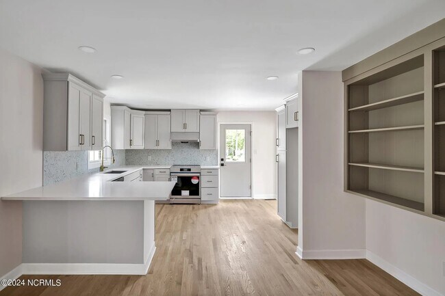 Building Photo - 204 S Harris St