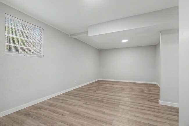 Building Photo - 1811 Devra Dr