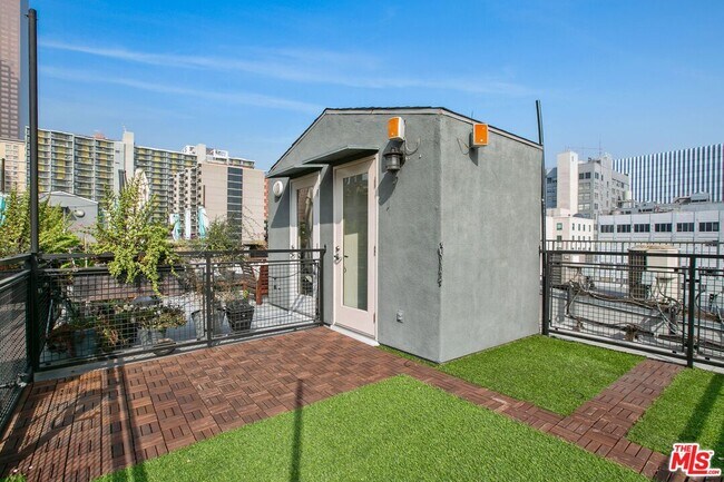 Building Photo - 253 S Broadway