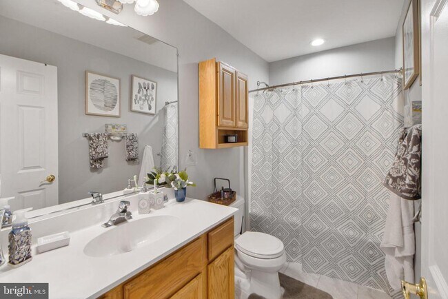Building Photo - 7420 Mayflower Ct