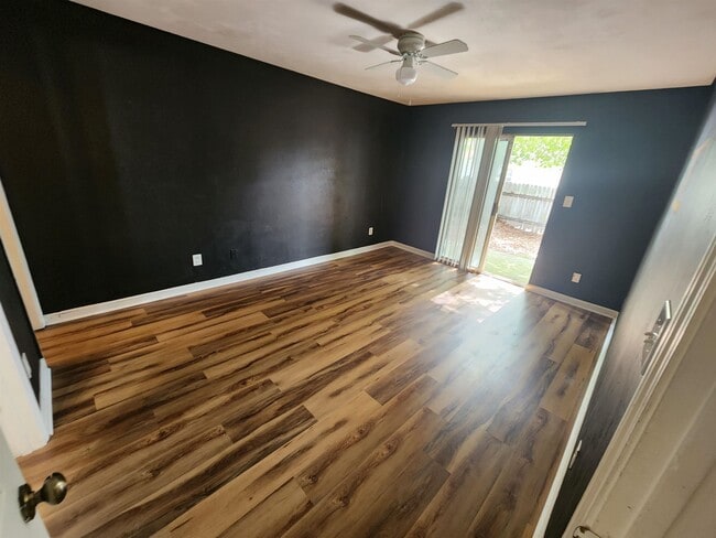 Building Photo - 2131 Wesley Ct
