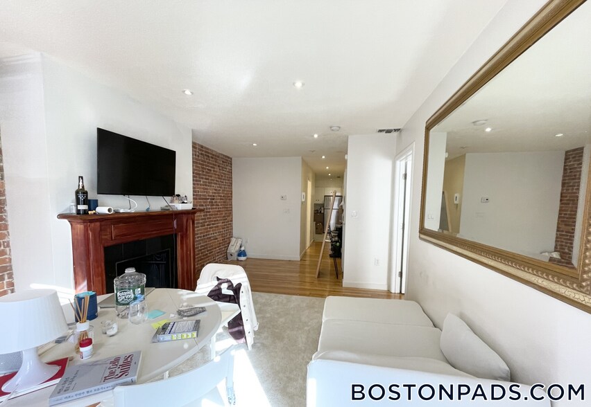 Primary Photo - 73 Gainsborough St