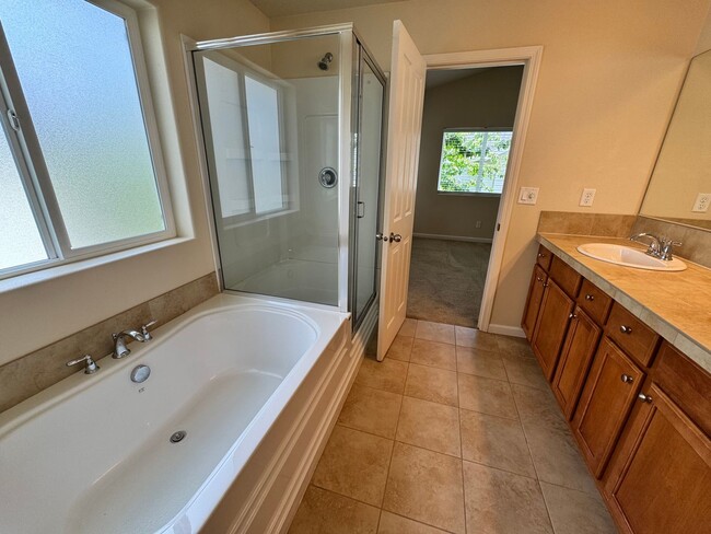 Building Photo - FOR RENT - SUPER CLEAN 4 BEDROOM, 2.5 BATH...