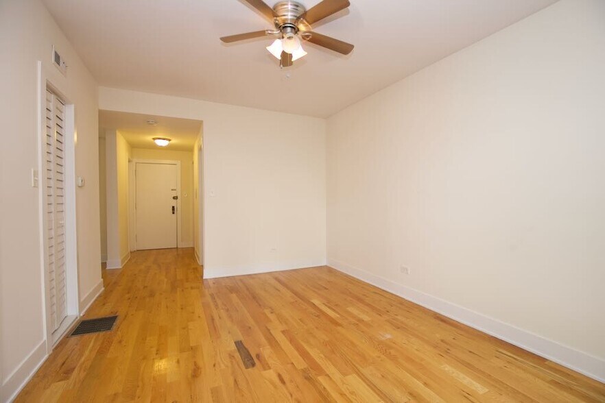 Building Photo - 1456 W Byron St