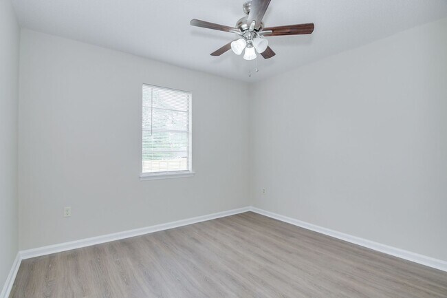 Building Photo - Brick Ranch in Columbia County