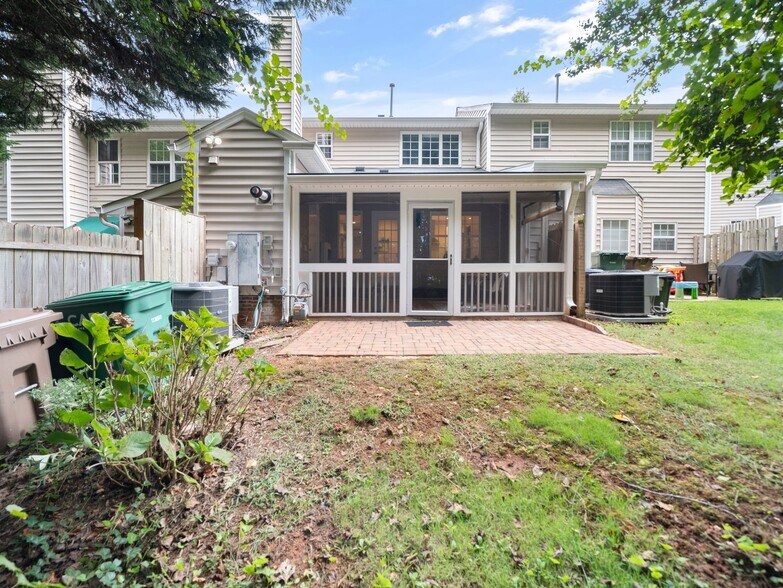 Building Photo - 313 Silverberry Ct