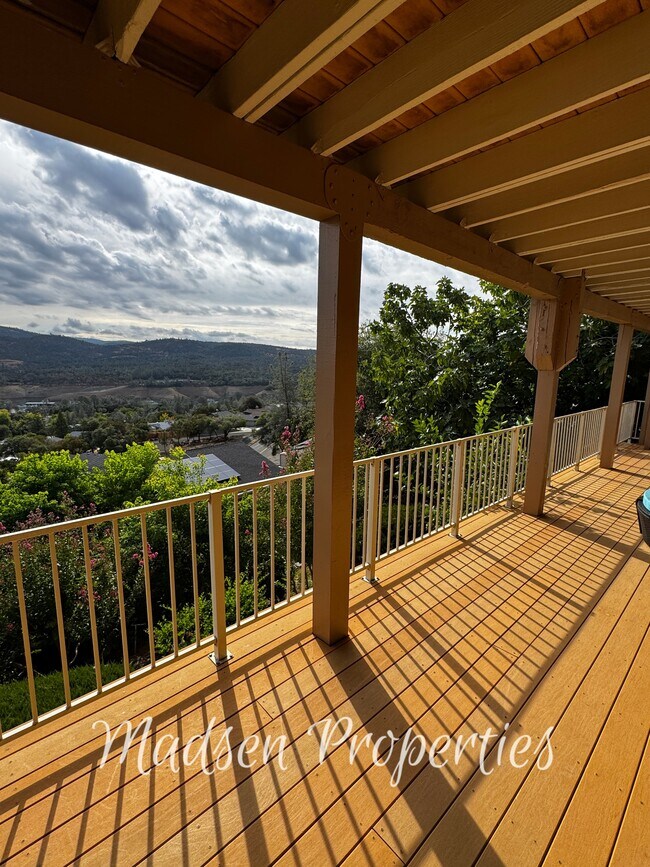Building Photo - 6367 Woodman Dr