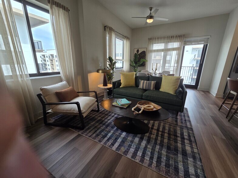 Building Photo - 2720 SW 69th Ave