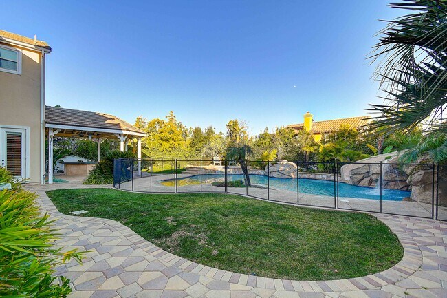 Building Photo - 4132 Prado De Las Cabras