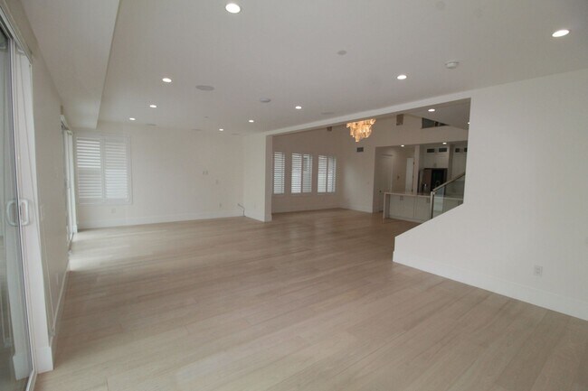 Building Photo - Oxnard Shores: Huge Rooftop Deck w/Ocean V...