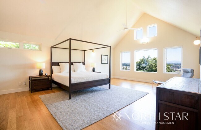 Building Photo - Stunning Views Close in NW Portland